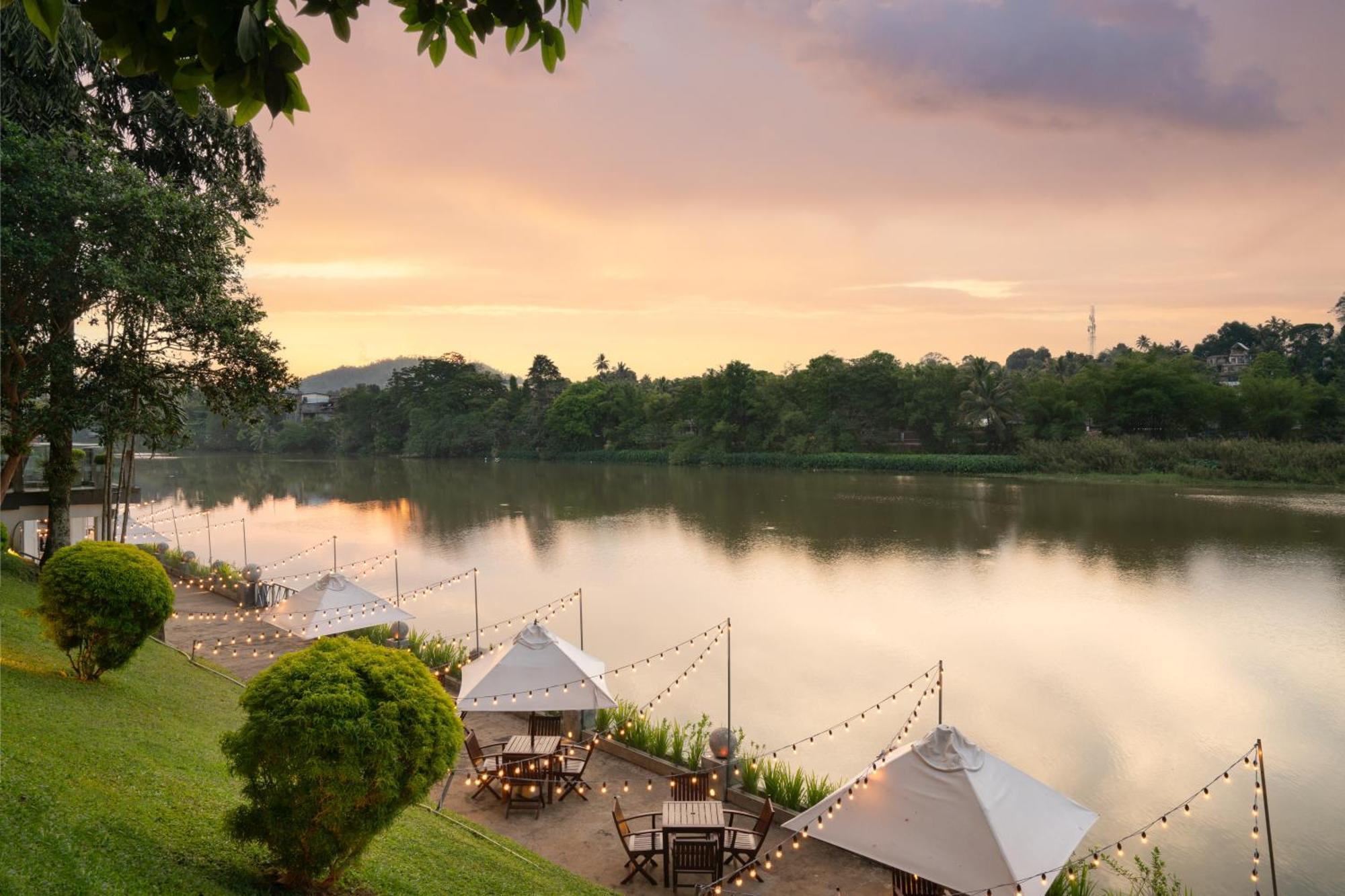 Mahaweli Reach Hotel Kandy Zewnętrze zdjęcie
